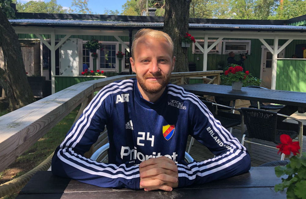 Från korpfotboll till titeljakt – Fotboll Sthlm möter Curtis Edwards