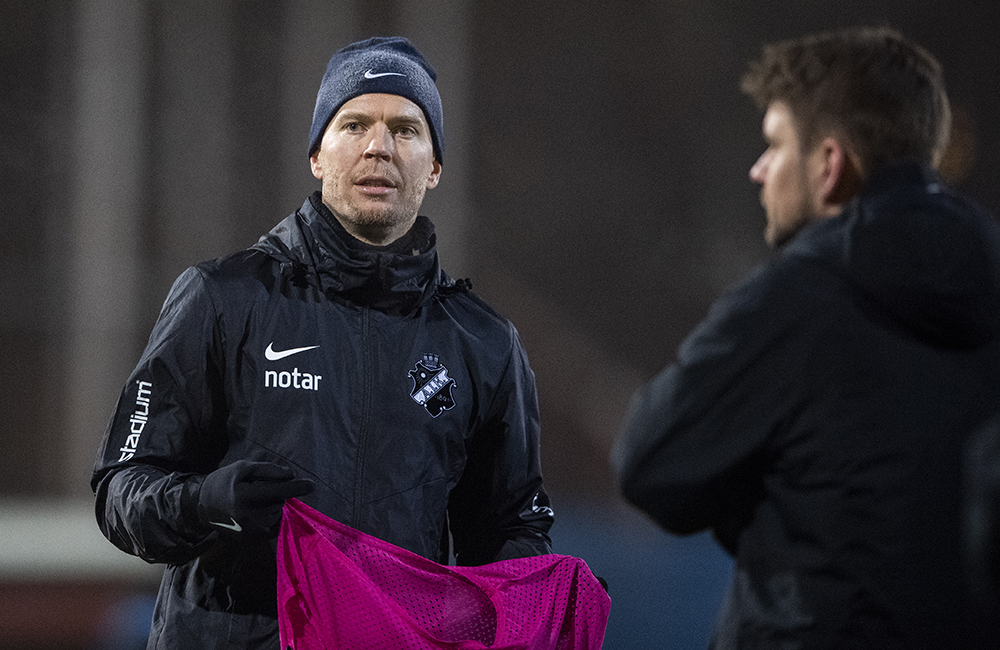 Karlsson i ny position i AIK:s  backslinje: ”Det är lite annorlunda”