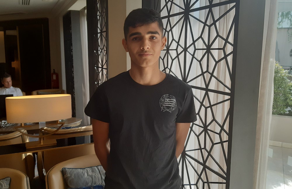 Aimar Sher – den stora Bajentalangen med fötterna på jorden