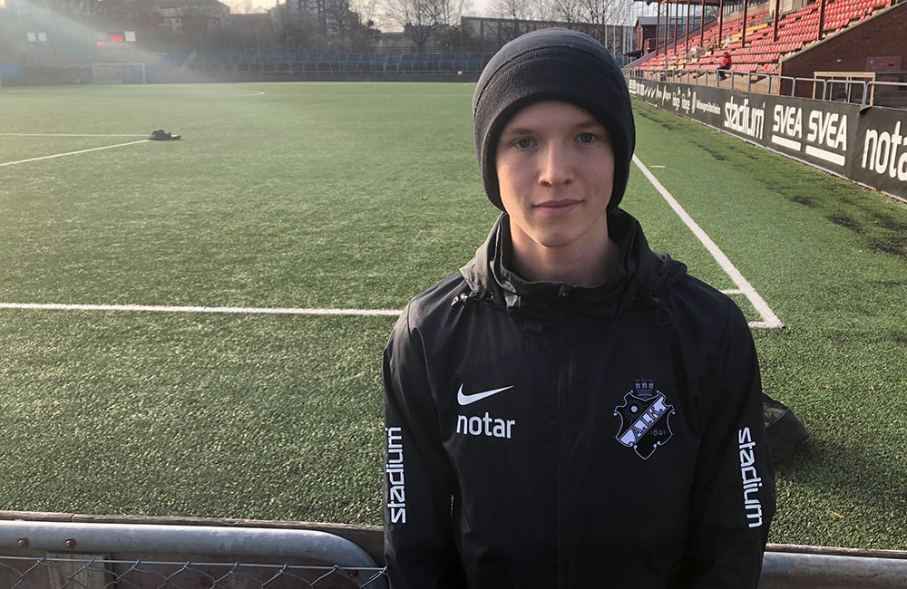 17-åringen tillbaka i träning med AIK – ska opereras nästa vecka