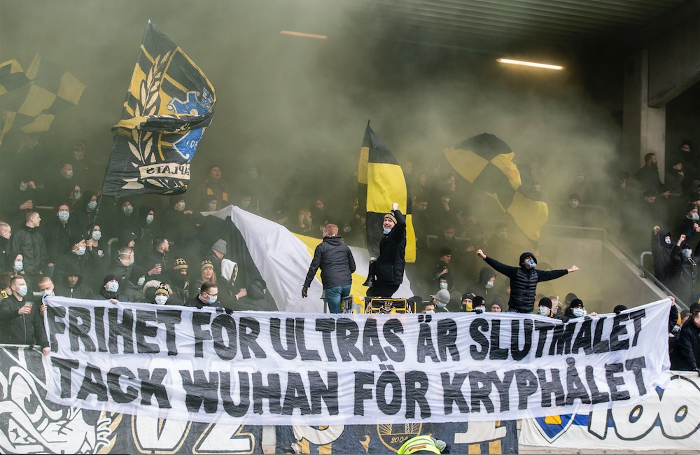 AIK-supportrarnas drag – munskydd istället för maskering