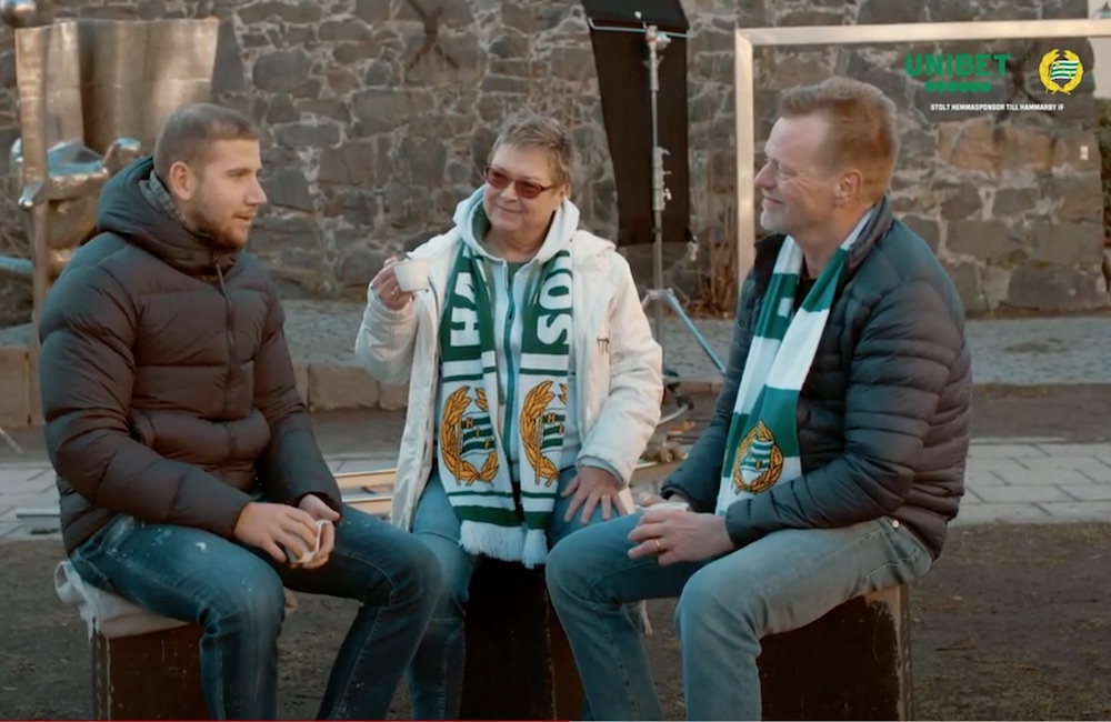 TV: Här möter Bojanic supportrarna vid Nacka-statyn