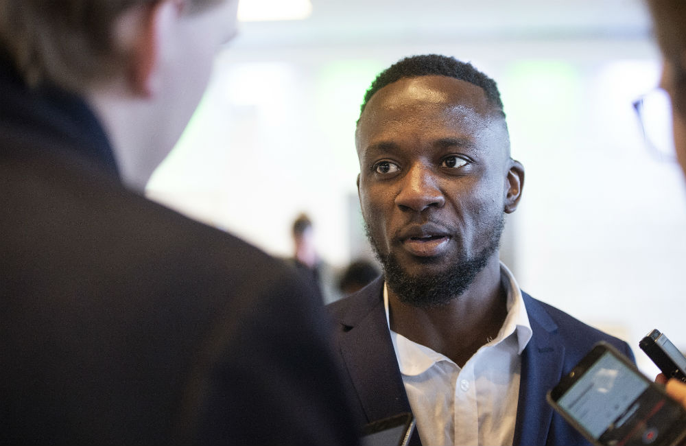 Buya Turay tvingades av tåg: ”De skrattade åt mig”