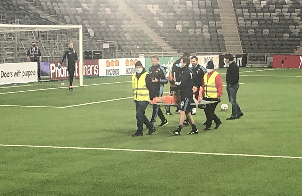 Tung smäll för Djurgården – Tommi Vaiho till sjukhus efter smäll