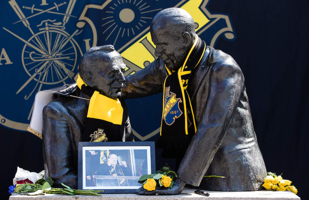 Så sörjer fotbollsfamiljen: ”Vila i frid mina fina vackra unga AIK-bröder”