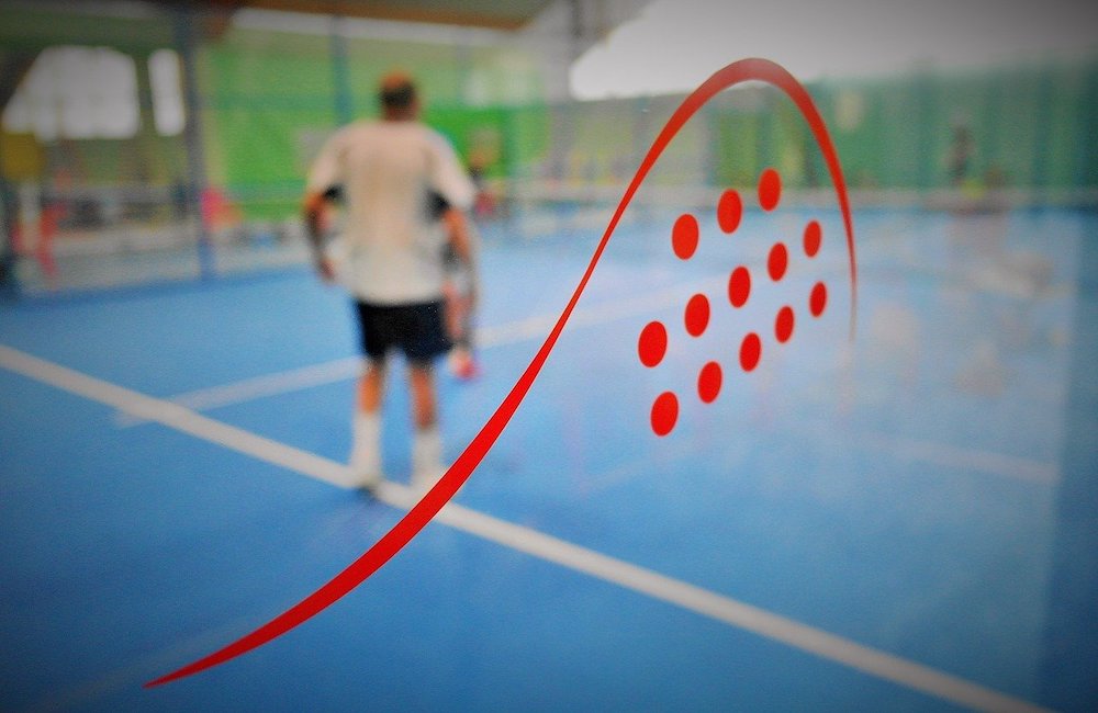 Alternera fotbollsträningen med padelträning