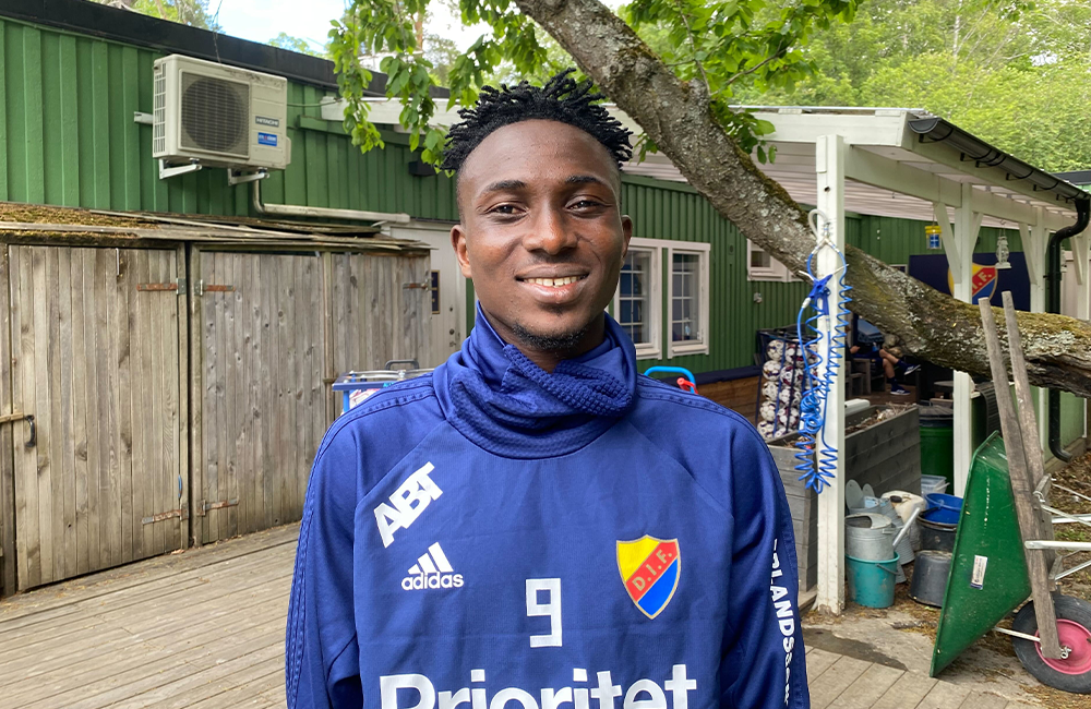 Provspelaren Ayo Adejubu: ”Jag skulle gärna vara pastor”