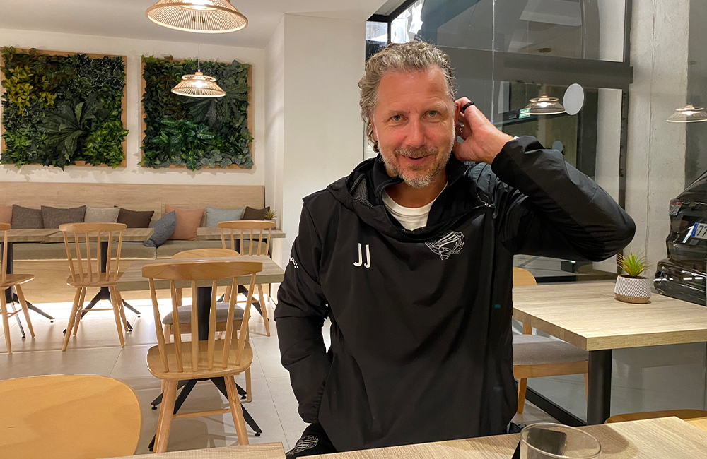 Agenter, supporterpanik och media – långintervju Jesper Jansson