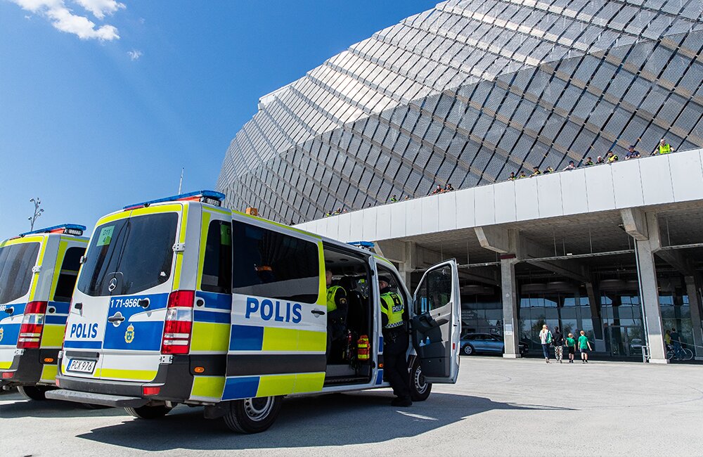 Tumultartat kring derbyt: ”Blev påkörd av en polisbil”