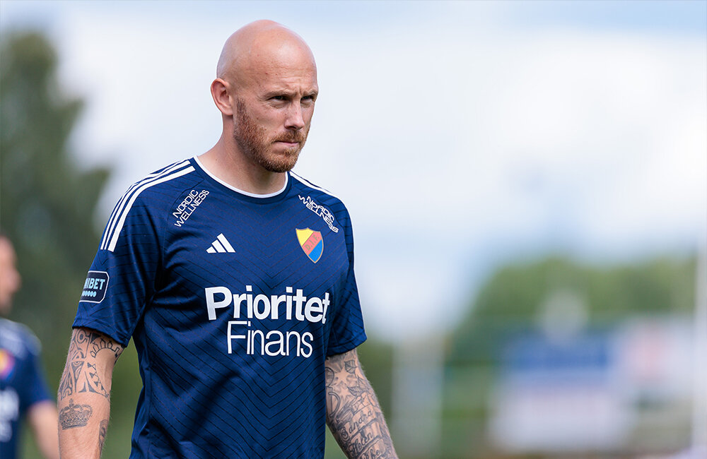 Magnus Eriksson om bänkningarna: ”Försöker stötta”