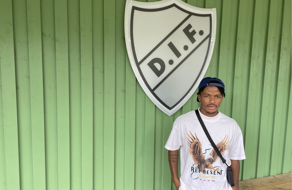 ”Jag gör allt för min mamma” – Fotboll Sthlm möter Felix Vá