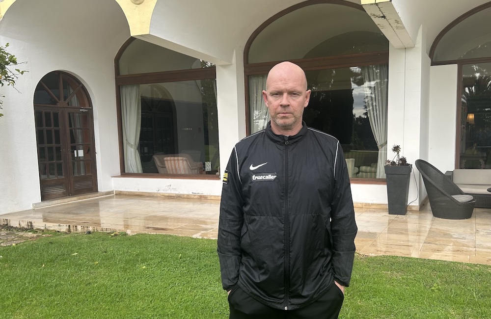 ”Härligt att känna pressen i AIK” – Fotboll Sthlm möter Henning Berg