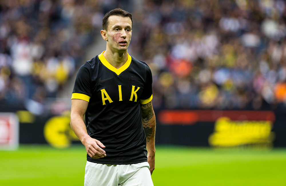 Klotter och blommor riktat mot Celina – AIK har polisanmält