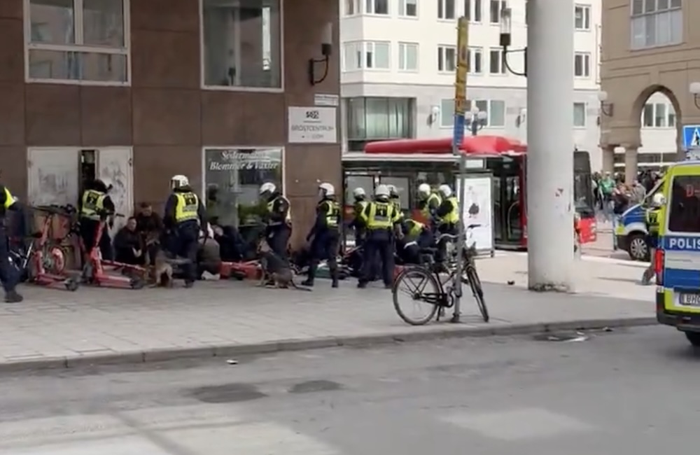 Våldsamheter, kaos och panik – det hände på Södra station inför derbyt