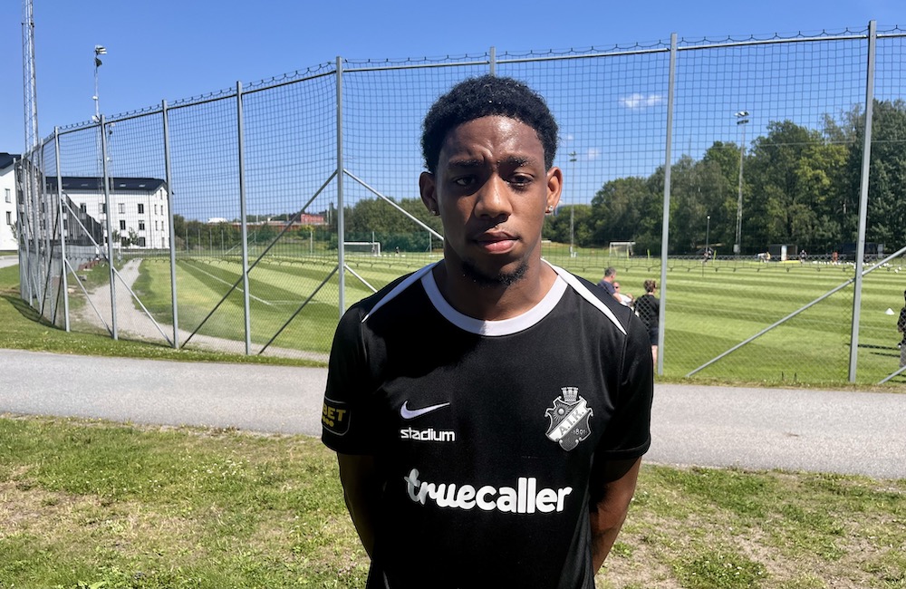 Efter succévåren – Helm provspelar med AIK: ”Får se vart det leder”