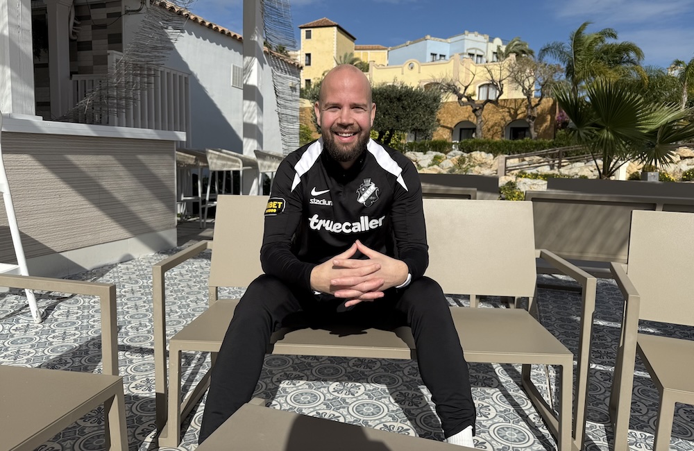 ”AIK ska spela storklubbsfotboll” – Fotboll Sthlm möter Miika Takkula