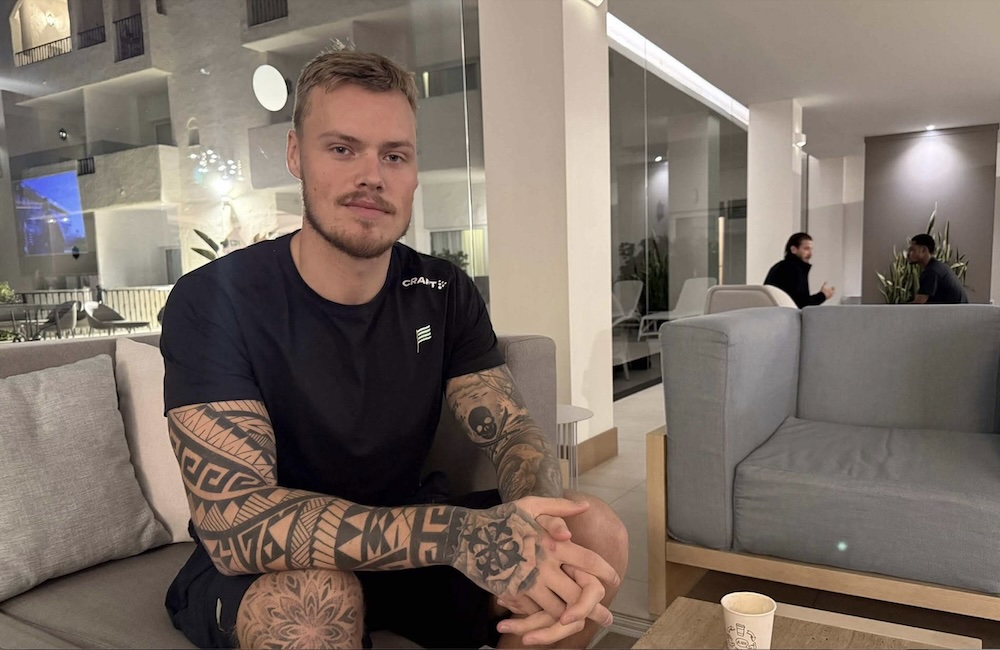 ”Kokar hellre inombords” – Victor Eriksson håller lugnet