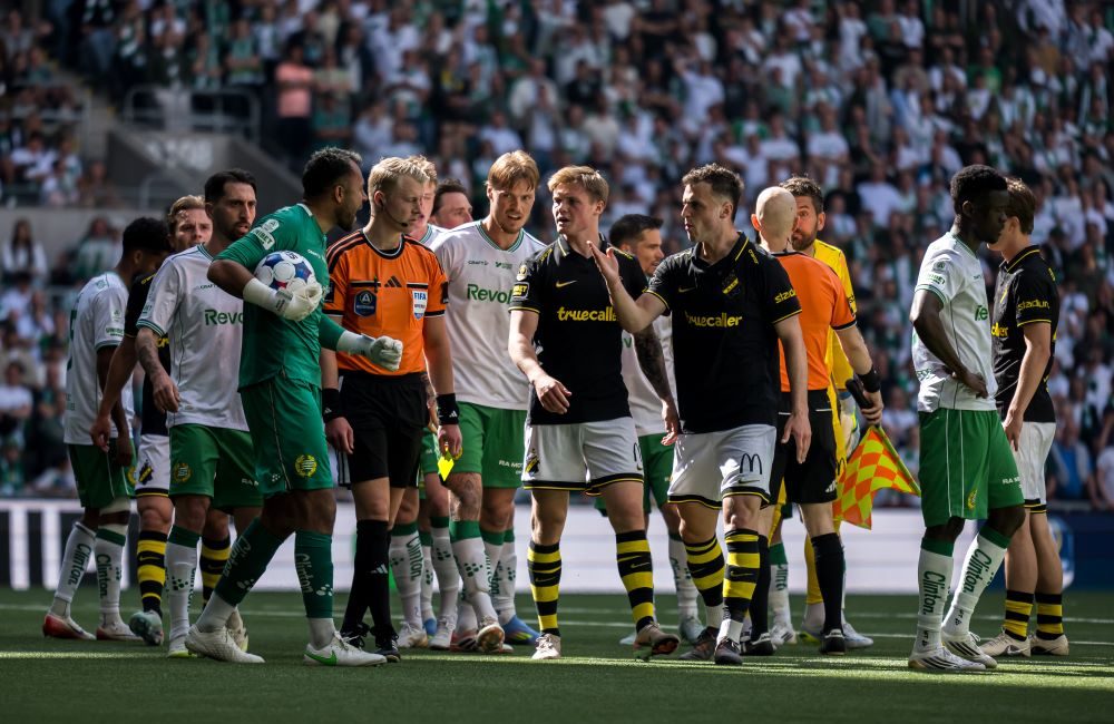 ”Accepterar inte att någon sparkar på mig” – Hahn efter derbyt